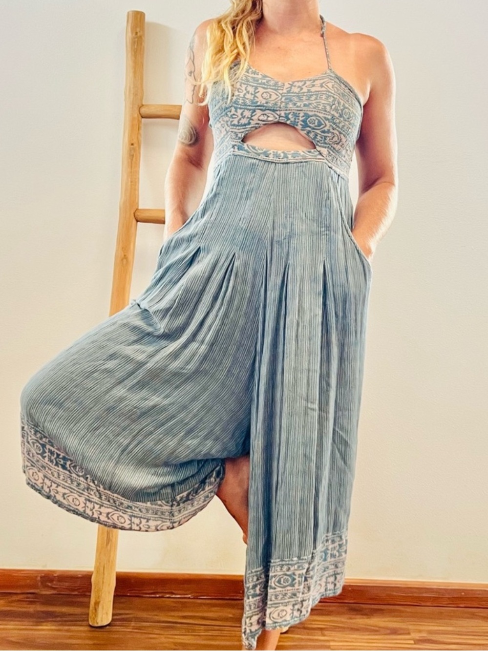 Free People Crystal Bay Wide Leg Open Tied Back Blue Halter Romper Small - Picture 9 of 9